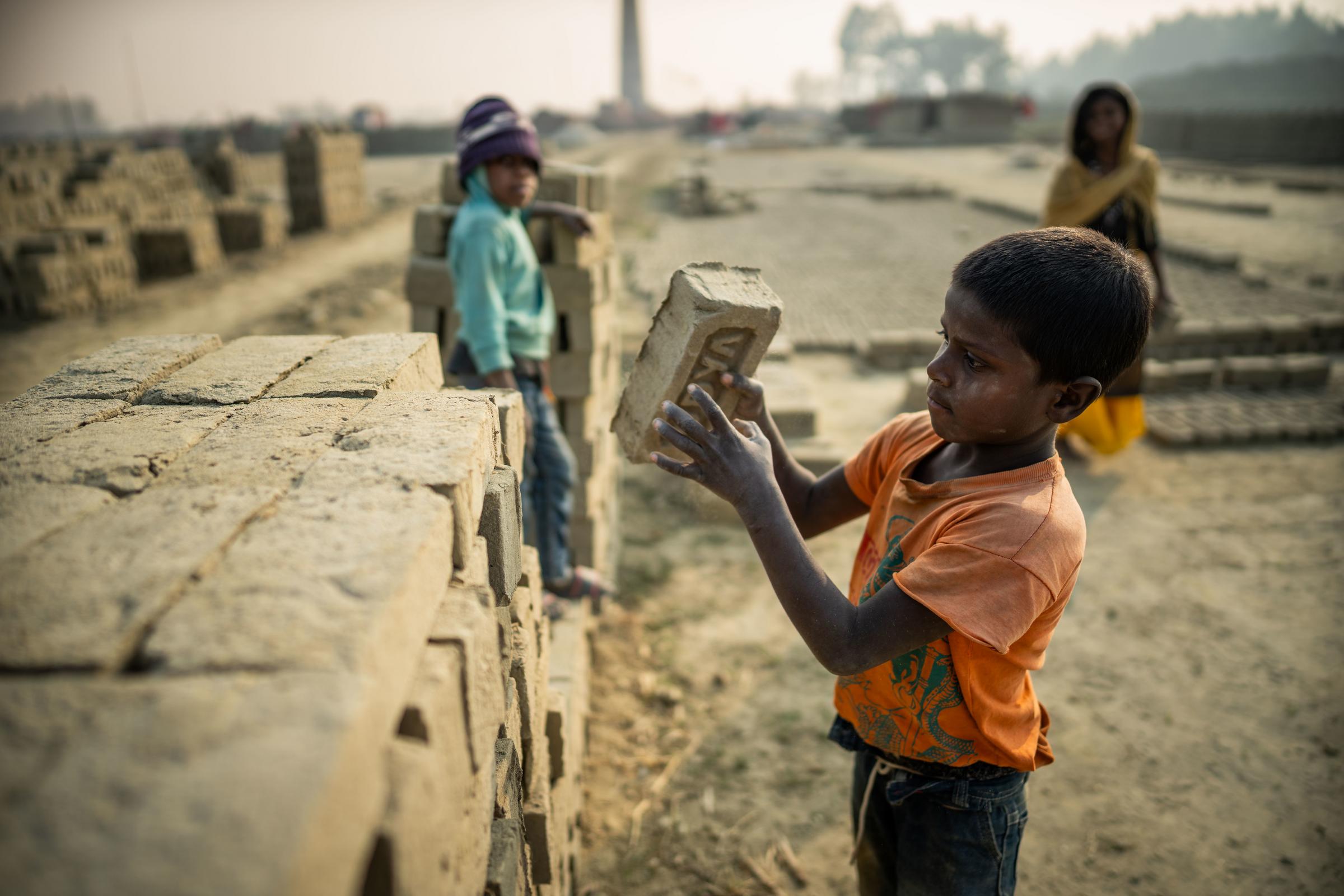 Kinderarbeiter in der Ziegelei in Nepal (Quelle: Jakob Studnar)