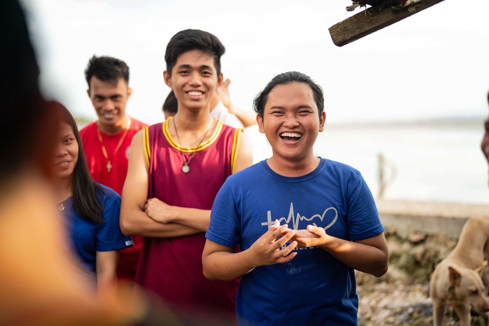Lachende Jugendliche auf den Philippinen (Quelle: KNH - Jakob Studnar)