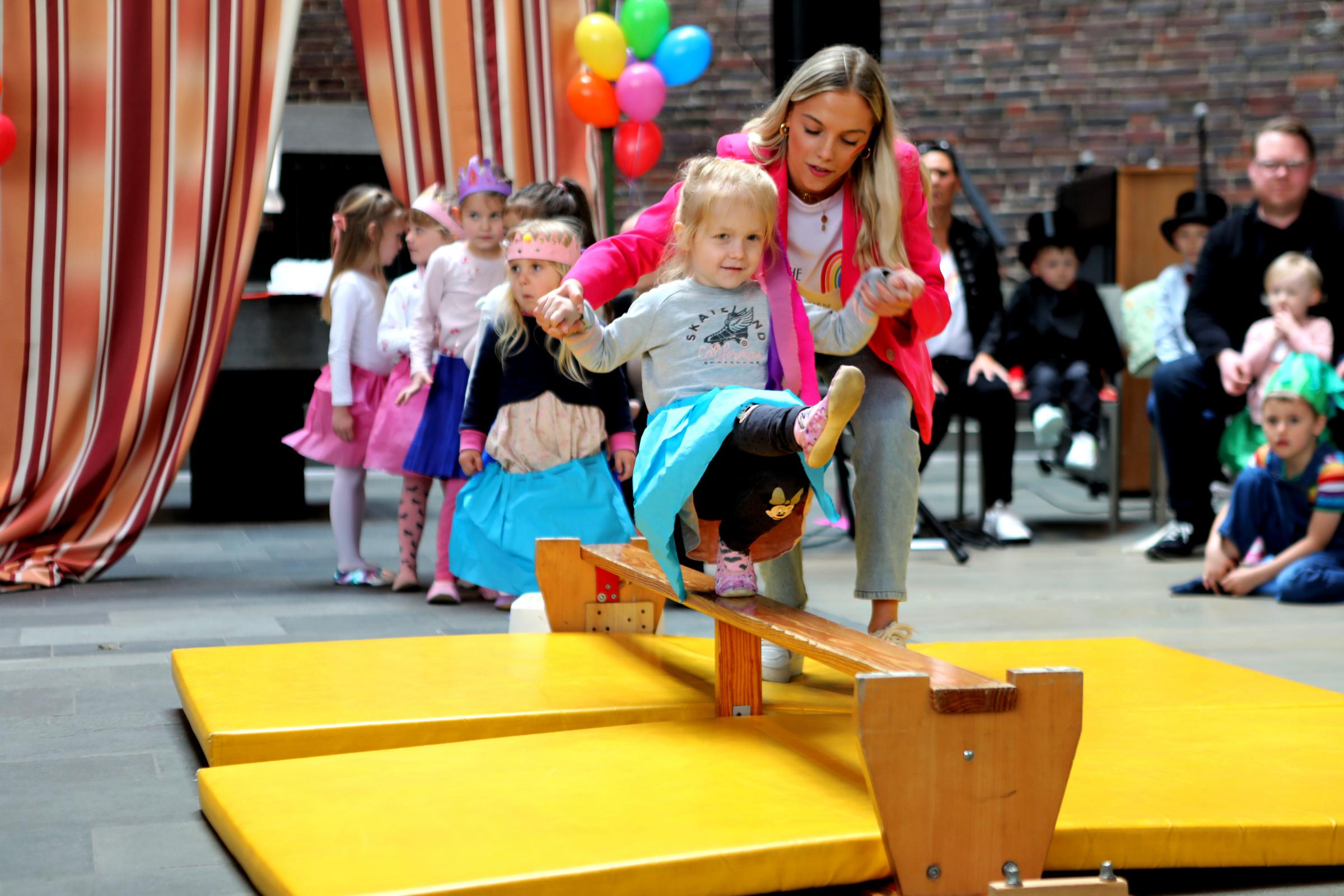 Zirkusveranstaltung vom Kindergarten "Die Arche" aus Duisburg-Buchholz (Quelle: Katharina Draub)