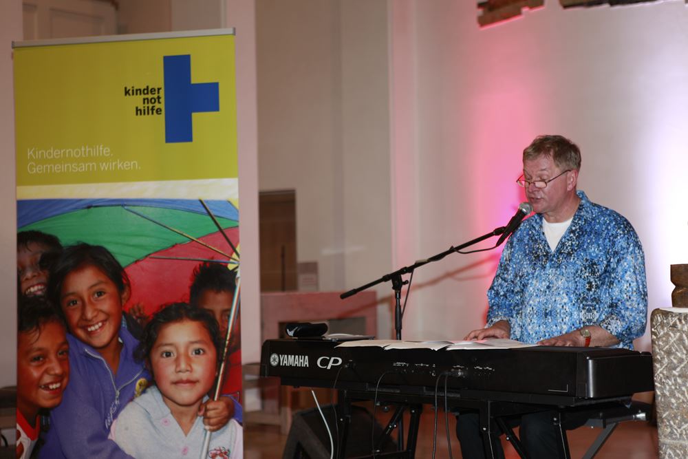 Reinhard Horn bei einem Kindernothilfe-Gottesdienst  auf dem evangelischen Kirchentag 2015 (Quelle: Christian Herrmanny)