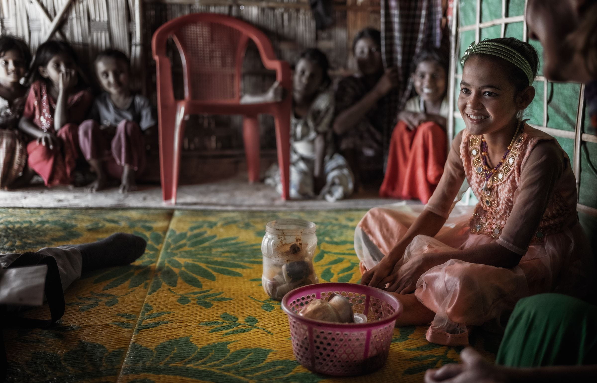 KNH PROJEKTNUMMER 26811 - Das Maedchen Mohina (10J) lebt mit ihrer Familie im Camp 17 am Dienstag 20.11.2019 im Flüchtlingslager Kutupalong Extension in Cox's Bazar. Foto: Jakob Studnar / KNH ***... KNH PROJEKTNUMMER 26811 - Das Maedchen Mohina (10J) lebt mit ihrer Familie im Camp 17 am Dienstag 20.11.2019 im Flüchtlingslager Kutupalong Extension in Cox's Bazar. Foto: Jakob Studnar / KNH ***...