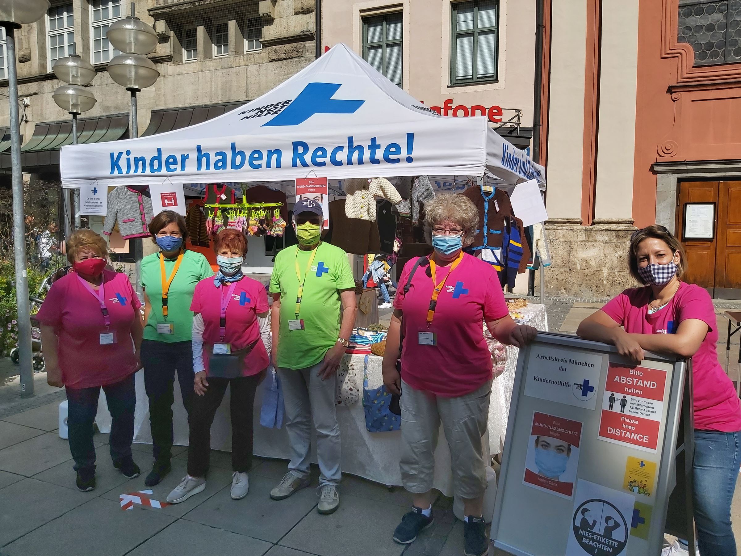 Arbeitskreis München, erster City-Handarbeitenstand seit Corona Arbeitskreis München, erster City-Handarbeitenstand seit Corona