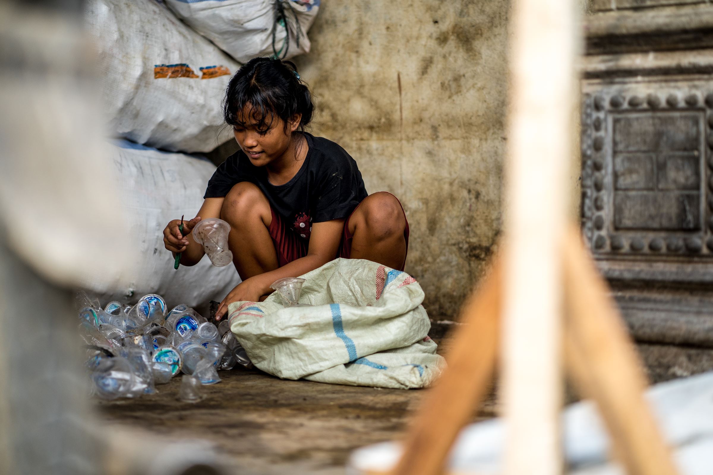 Jesi - sie wäscht den gesammelten Müll -CAC PKPA 2019 Jesi - sie wäscht den gesammelten Müll -CAC PKPA 2019