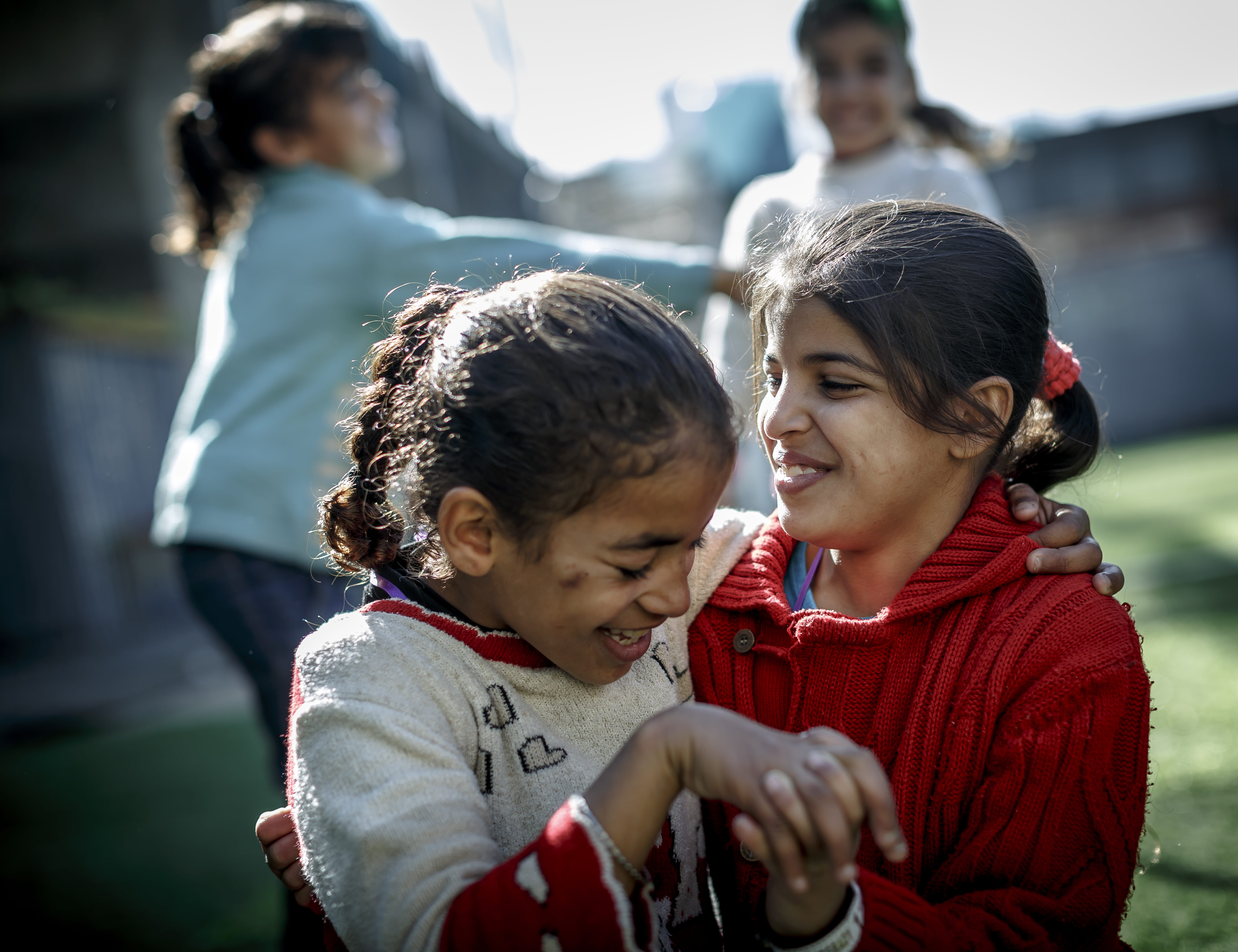 Mädchen, die aus Syrien geflüchtet sind, beim Tanzen (Quelle: Jakob Studnar)