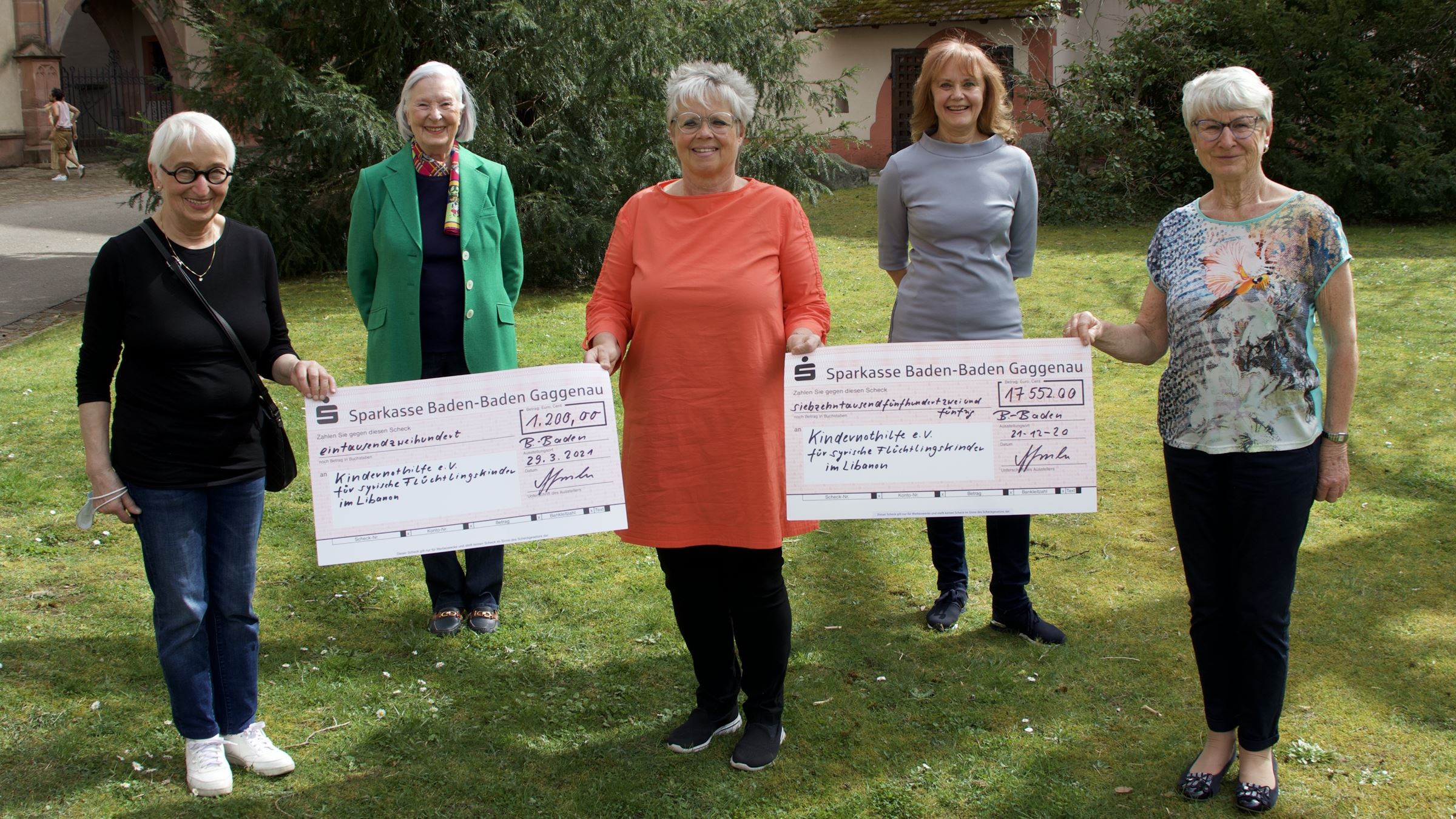 von links: Imo Quero-Lehmann, Irmgard Gnad, Anneliese Grenke, Petra Kuebler und Christa Weiß (Quelle: privat)" von links: Imo Quero-Lehmann, Irmgard Gnad, Anneliese Grenke, Petra Kuebler und Christa Weiß (Quelle: privat)"