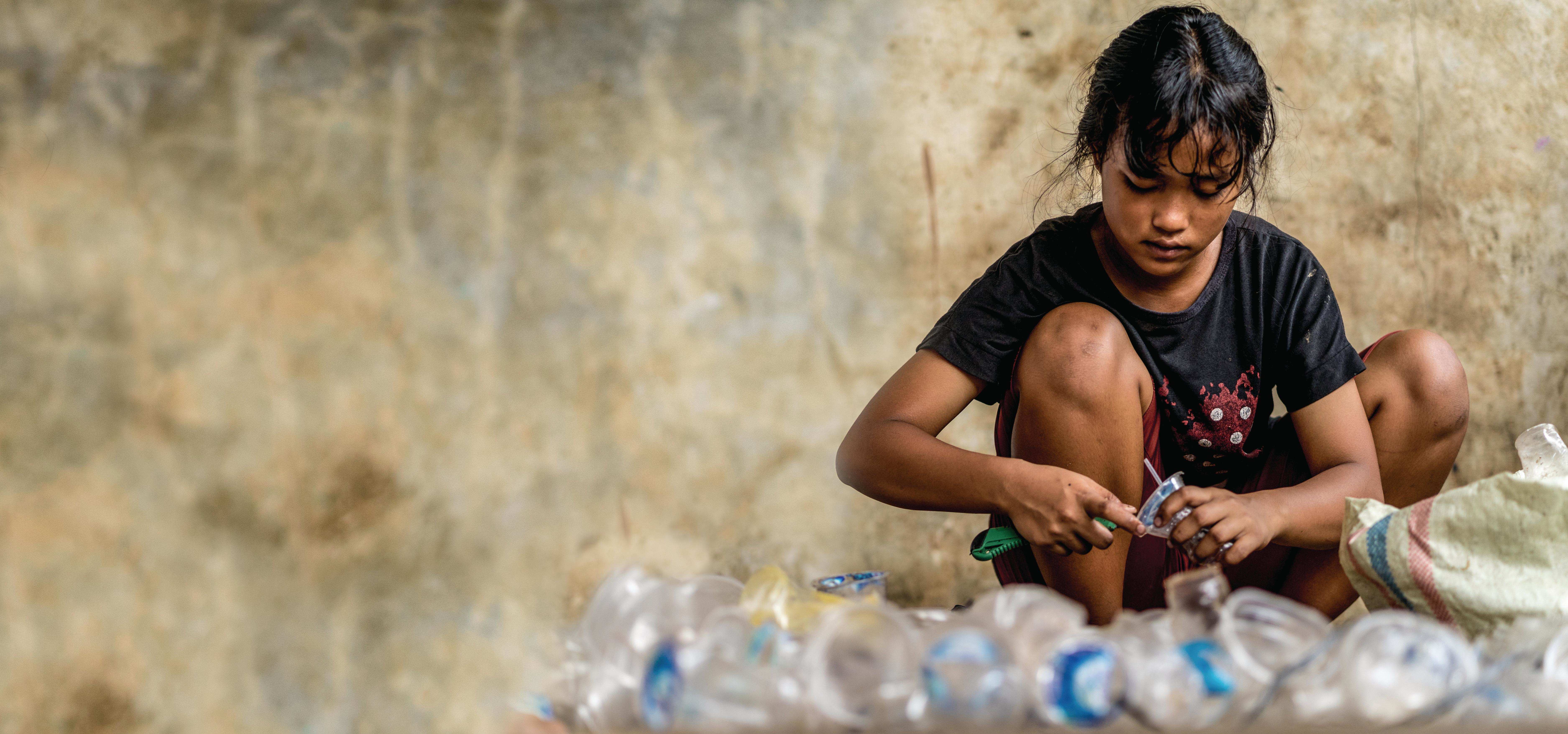 Jesi - sie wäscht den gesammelten Müll