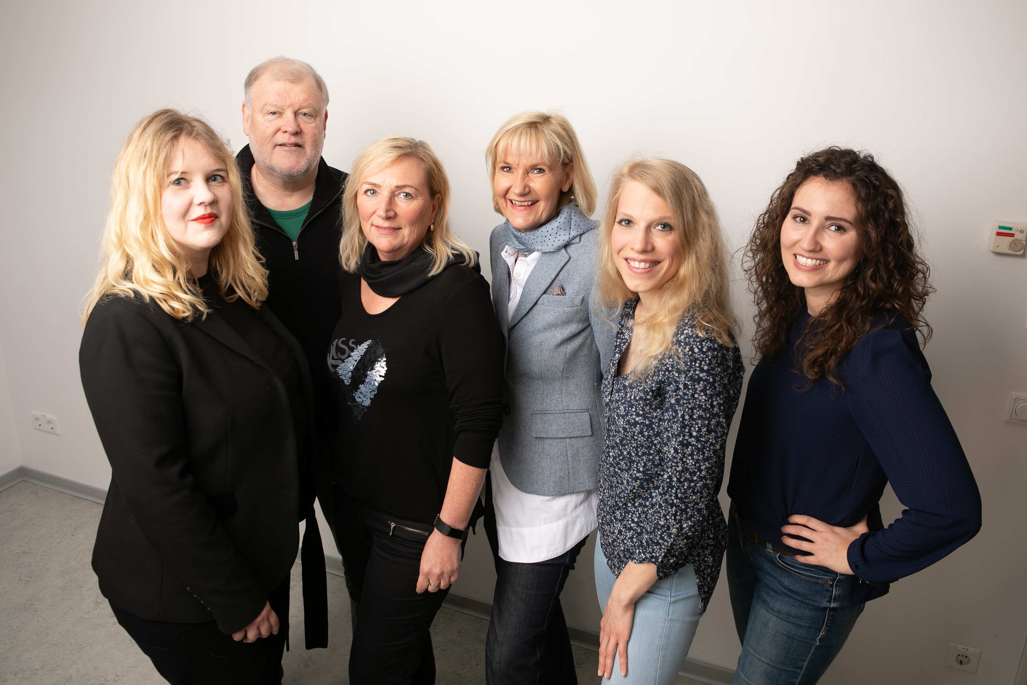 Sabrina Berkel, Peter Ostendorf, Rita Hofmann, Petra Niederau, Sina Talvia, Janina Menzer (Quelle: Martin Bondzio)