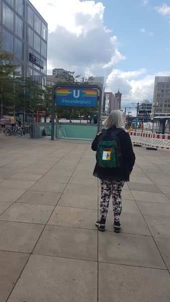 Bettina Brümann, Arbeitskreis Berlin und Arbeitskreis Potsdam-Falkensee, wandert mit ihrer Tochter und ihrem Hund quer durch Berlin, um Spenden für Corona-Projekte der Kindernothilfe zu sammeln. Bettina Brümann, Arbeitskreis Berlin und Arbeitskreis Potsdam-Falkensee, wandert mit ihrer Tochter und ihrem Hund quer durch Berlin, um Spenden für Corona-Projekte der Kindernothilfe zu sammeln.