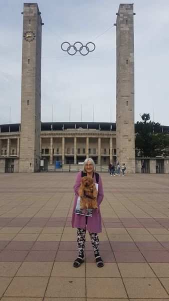 Bettina Brümann, Arbeitskreis Berlin und Arbeitskreis Potsdam-Falkensee, wandert mit ihrer Tochter und ihrem Hund quer durch Berlin, um Spenden für Corona-Projekte der Kindernothilfe zu sammeln. Bettina Brümann, Arbeitskreis Berlin und Arbeitskreis Potsdam-Falkensee, wandert mit ihrer Tochter und ihrem Hund quer durch Berlin, um Spenden für Corona-Projekte der Kindernothilfe zu sammeln.