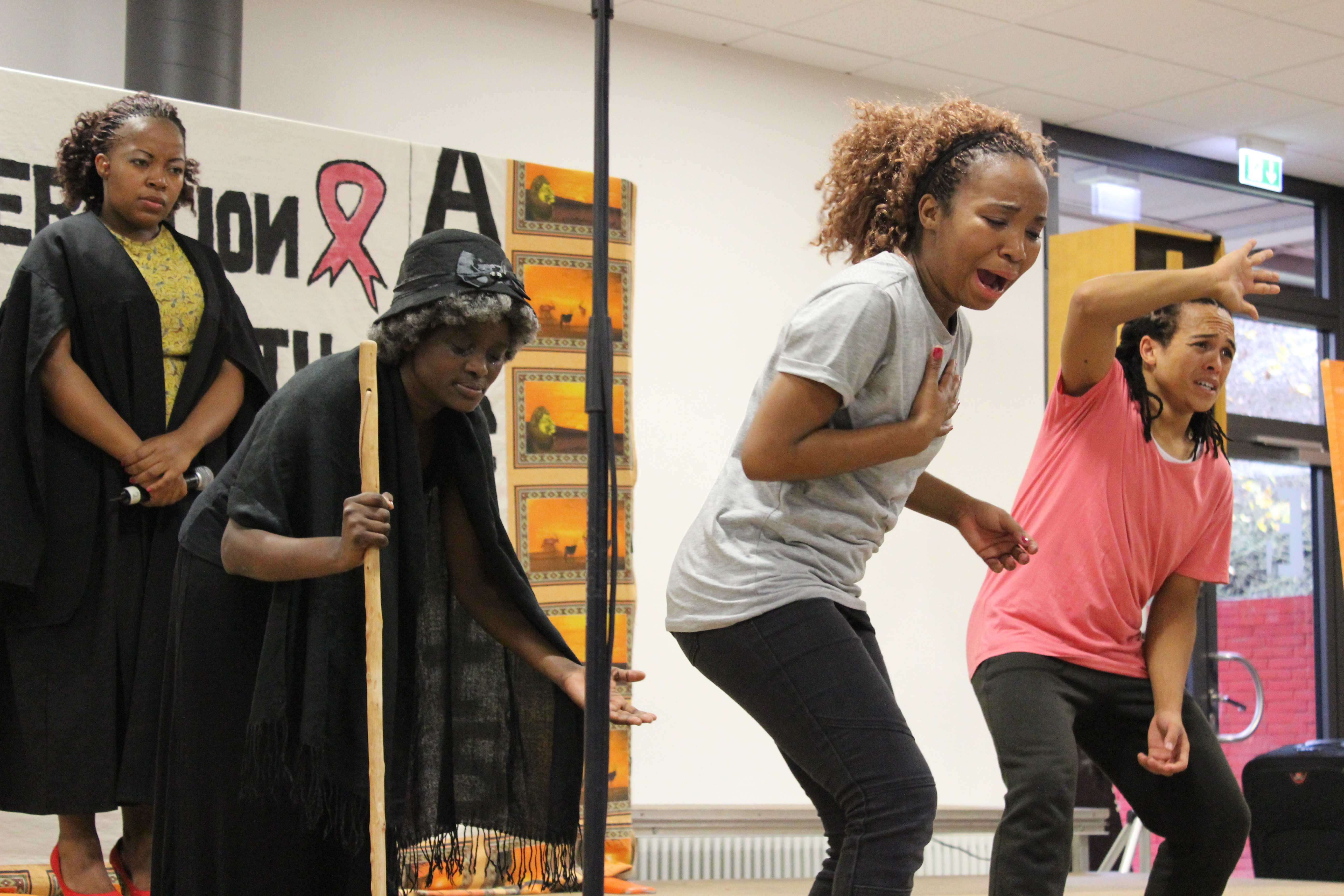 Theatergruppe der Kindernothilfe-Partnerorganisation performt das Theaterstück "What's killiing us now" (Quelle: Kindernothilfe)