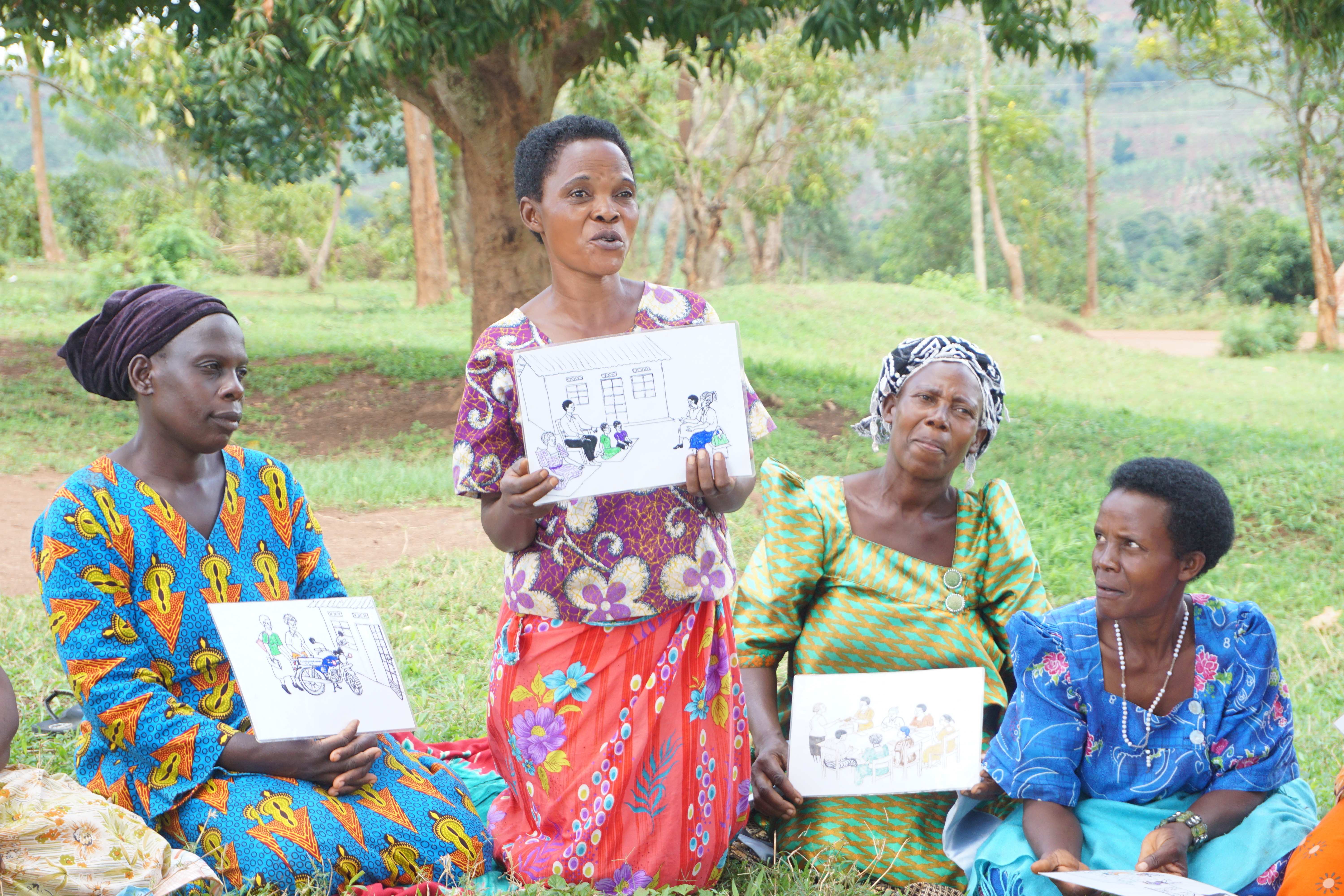 Ugandische Selbsthilfegruppe während eines Meetings (Quelle: Ludwig Grunewald)