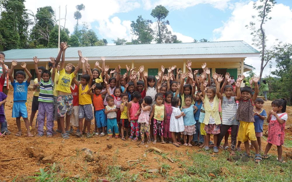 Besuch der Schule in "Kilometer 18", auf der Insel Samar, Philippinen (Quelle: Ludwig Grunewald/Lorenz Töpperwien) Besuch der Schule in "Kilometer 18", auf der Insel Samar, Philippinen (Quelle: Ludwig Grunewald/Lorenz Töpperwien)