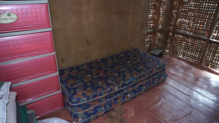 Schlafplatz in Iskos und Teniels Huette (Quelle: Ludwig Grunewald/Lorenz Töpperwien) Schlafplatz in Iskos und Teniels Huette (Quelle: Ludwig Grunewald/Lorenz Töpperwien)