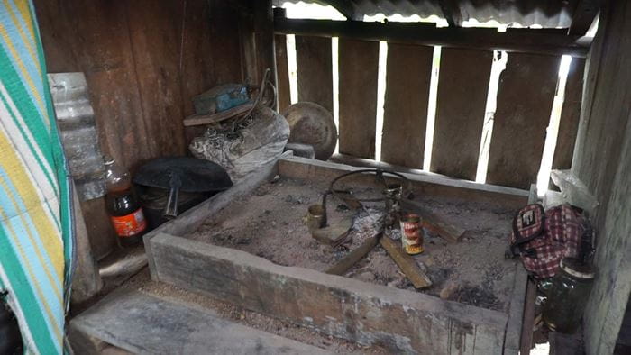 Feuerstelle in Iskos und Teniels Hütte (Quelle: Ludwig Grunewald/Lorenz Töpperwien) Feuerstelle in Iskos und Teniels Hütte (Quelle: Ludwig Grunewald/Lorenz Töpperwien)