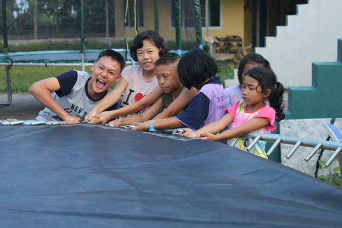 Kinder aus Thailand beim Spielen