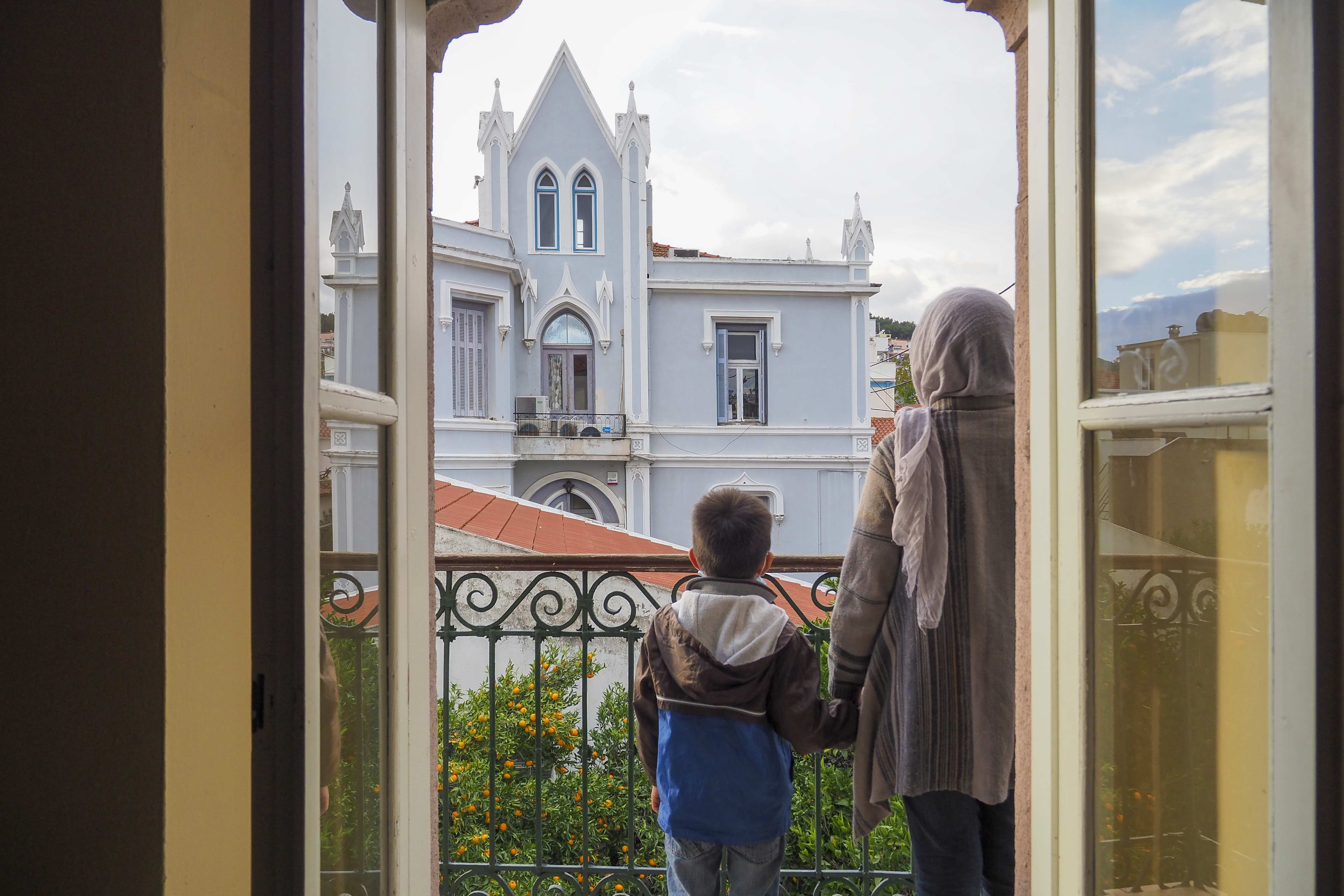 Hoffnung auf ein besseres Leben: Abdulah (6) kam mit seiner Mutter Maryam aus Afghanistan. (Foto: Knut Bry) Der kleine Lord Foto: Kindernothilfe
