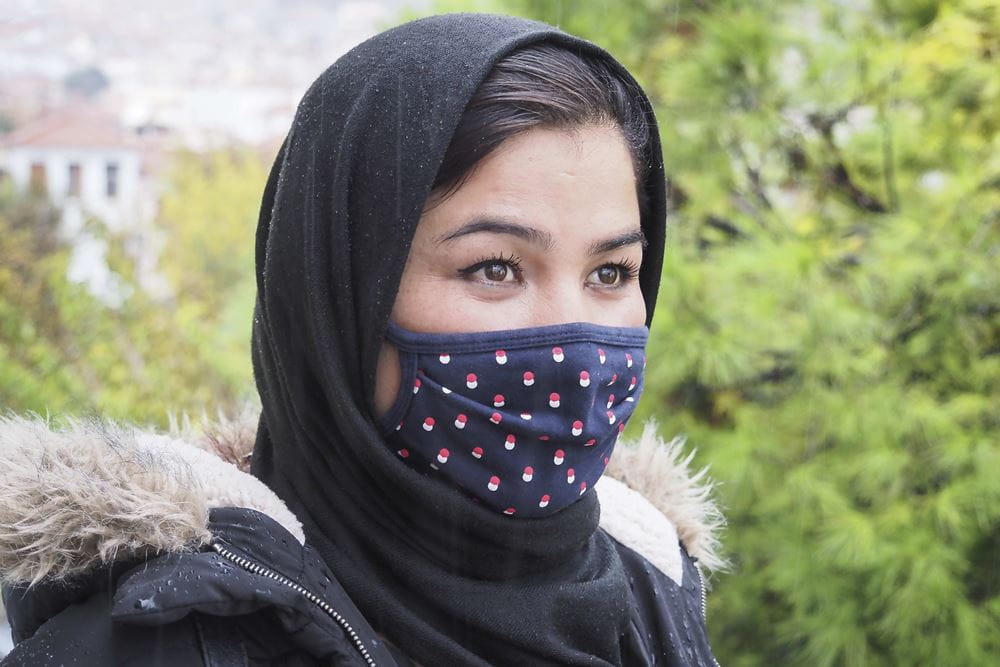 WAZ-Spendenaktion in LesbosWAZ-Reise Nargis (25) ist aus Afghanistan geflohen. WAZ-Spendenaktion in LesbosWAZ-Reise Nargis (25) ist aus Afghanistan geflohen.