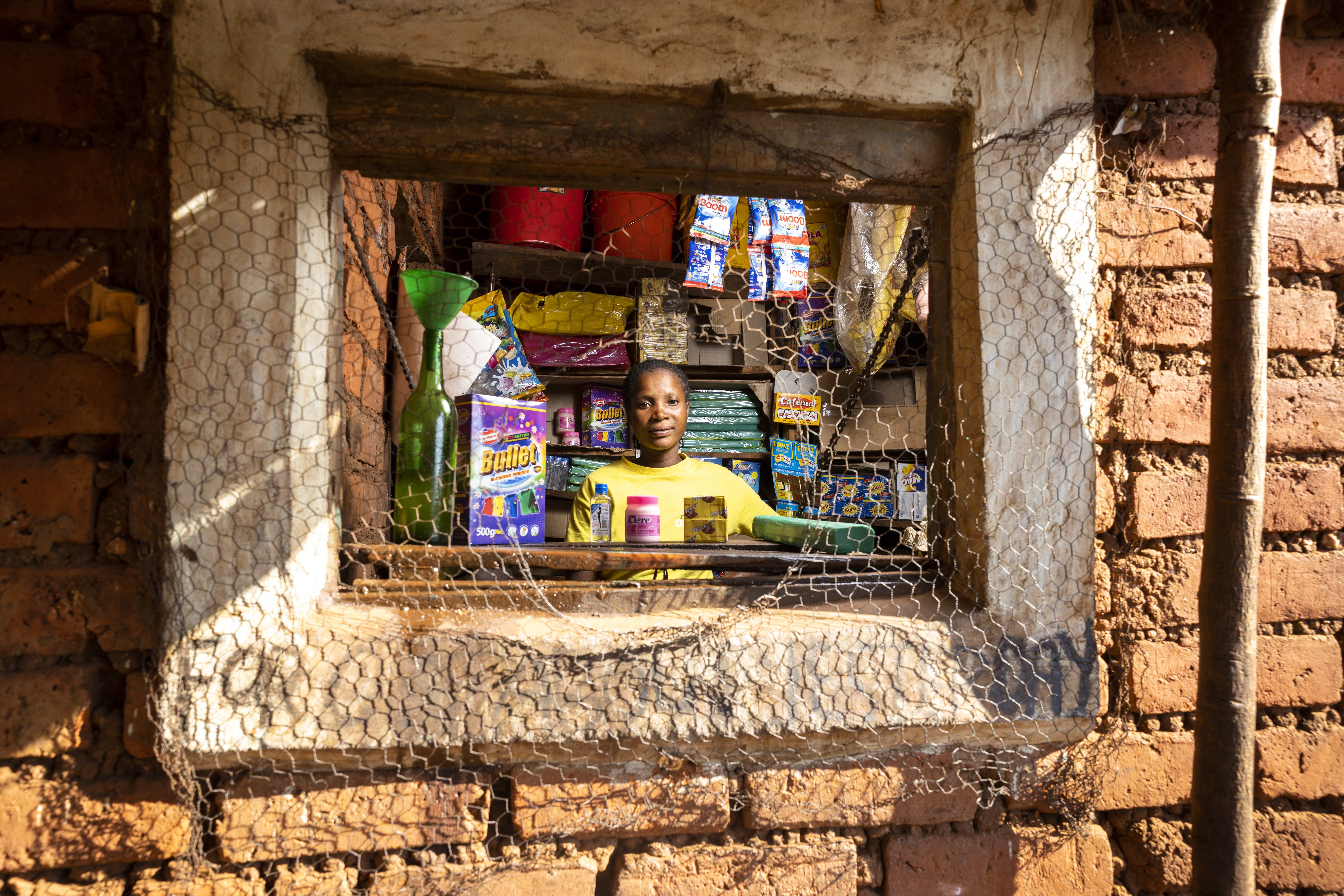 Empowermum_Sambia 2019 - Briget Miti, betreibt einen kleinen Supermarkt in ihrem Haus, sie ist Teilnehmerin  des Projektes 'Bank of Mamas'., in Sambia. 13.05.2019 Afrika, Sambia, Eastern Province, Vwala.  Christian O. Bruch / KNH