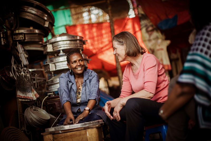 Christina Rau in Äthiopien, Foto: Jakob Studnar Christina Rau lächelt in die Kamera