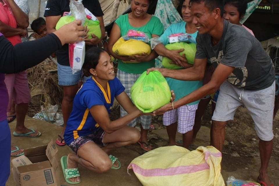 Taifun Rai auf den Philippinen: Verteilung von Hilfsgütern auf Negros Island  (Quelle: Kindernothilfe-Partner)