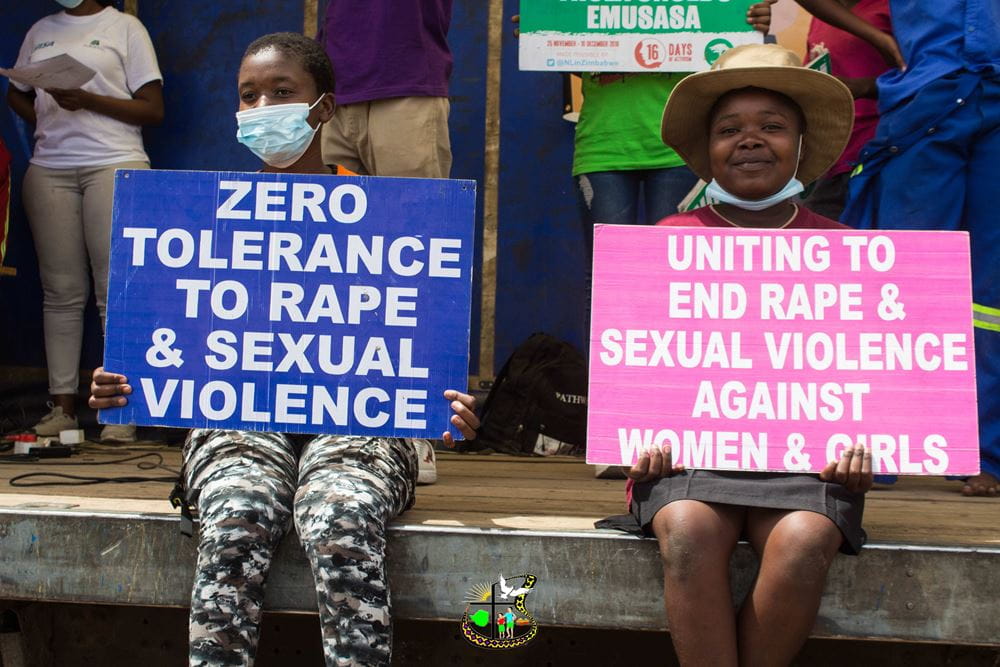 Orange Days - unser Partner HOCIC Zimbabwe veranstaltete einen Protestmarsch gegen Gewalt an Mädchen und Frauen (Quelle: Kindernothilfe-Partner) Orange Days - unser Partner HOCIC Zimbabwe veranstaltete einen Protestmarsch gegen Gewalt an Mädchen und Frauen (Quelle: Kindernothilfe-Partner)