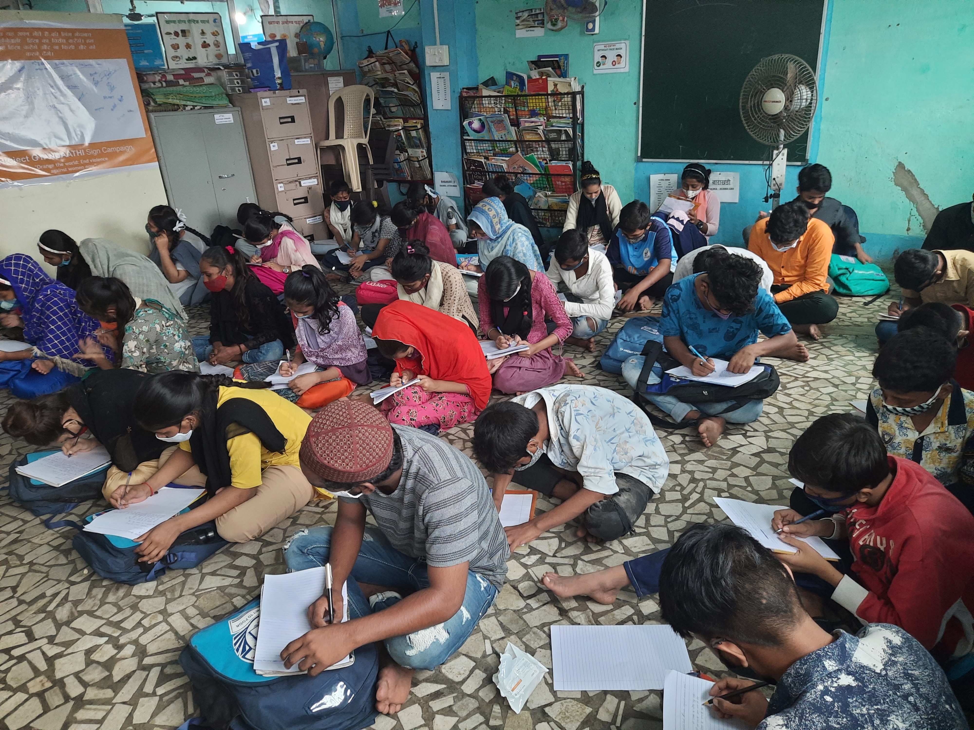 Kinder aus Projekten unseres Partners Karuyana Trust schrieben Texte über Gewalt, mit denen sie dann in einem Redewettbewerb auftraten (Quelle: Kindernothilfe-Partner)