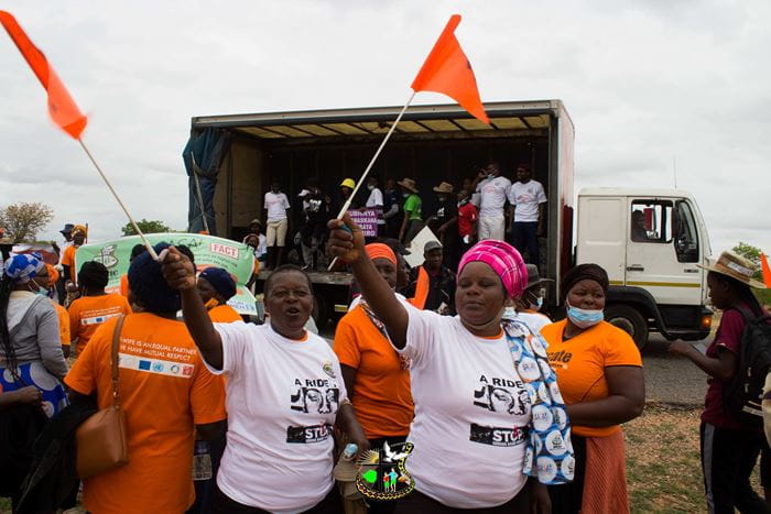 Orange Days - Demo unseres Partners Hocic in Simbabwe (Quelle: Kindernothilfe-Partner)