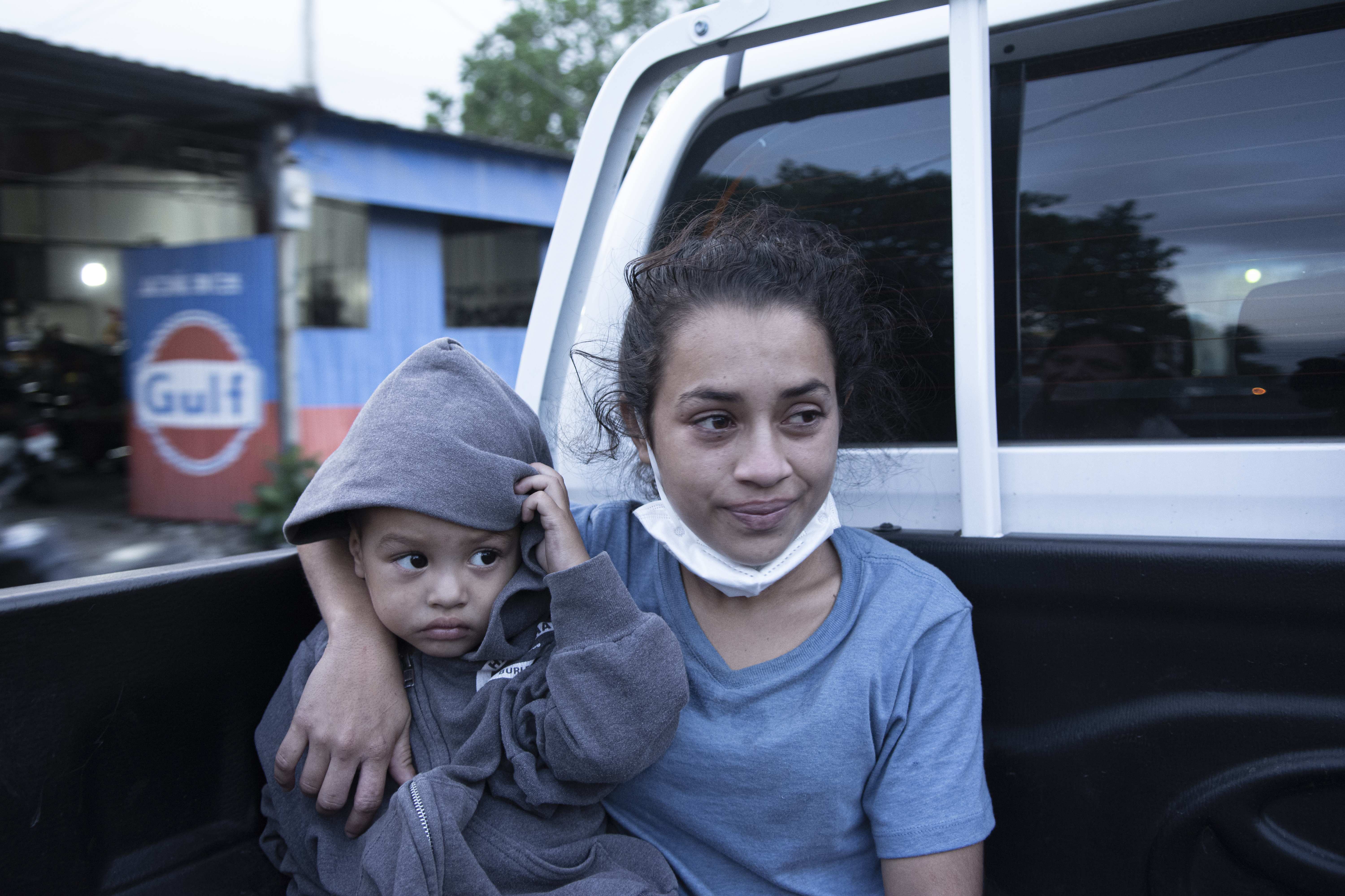 Eine Mutter und ihr Kind auf der Flucht in Honduras. (Quelle: Christian Nusch)