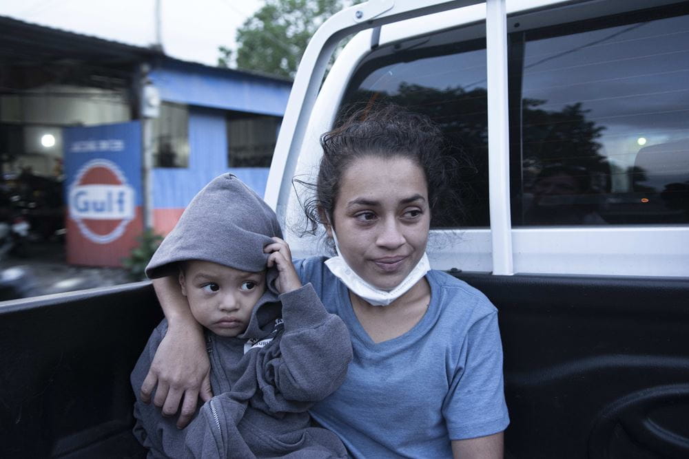 Eine Mutter und ihr Kind auf der Flucht in Honduras. (Quelle: Christian Nusch) Eine Mutter und ihr Kind auf der Flucht in Honduras. (Quelle: Christian Nusch)