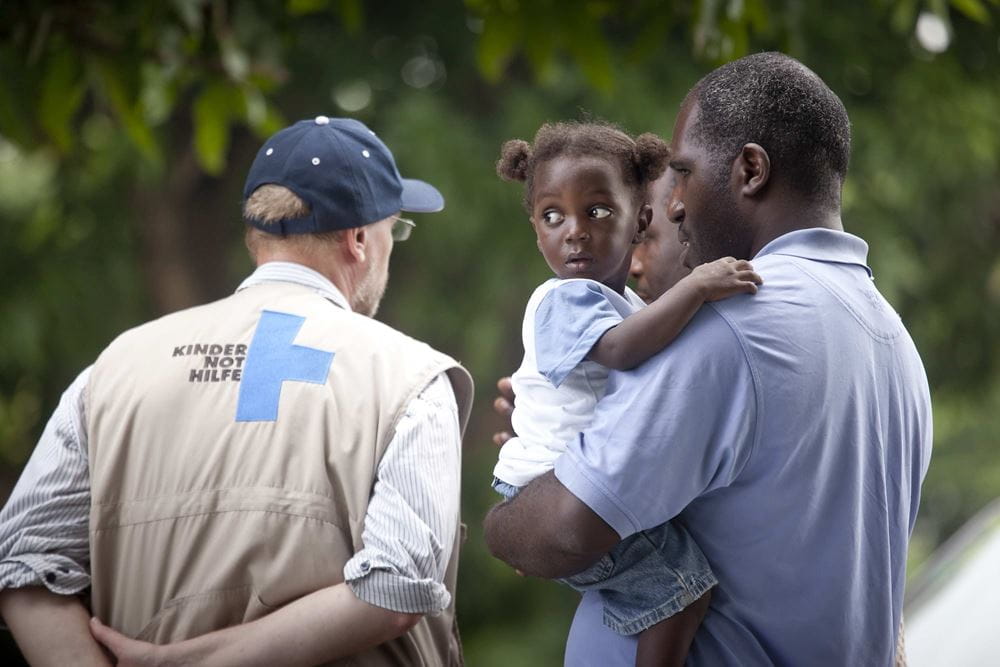 Kindernothilfe in Haiti, kleines Mädchen auf dem Arm, Foto: Jakob Studnar Kindernothilfe in Haiti, kleines Mädchen auf dem Arm, Foto: Jakob Studnar