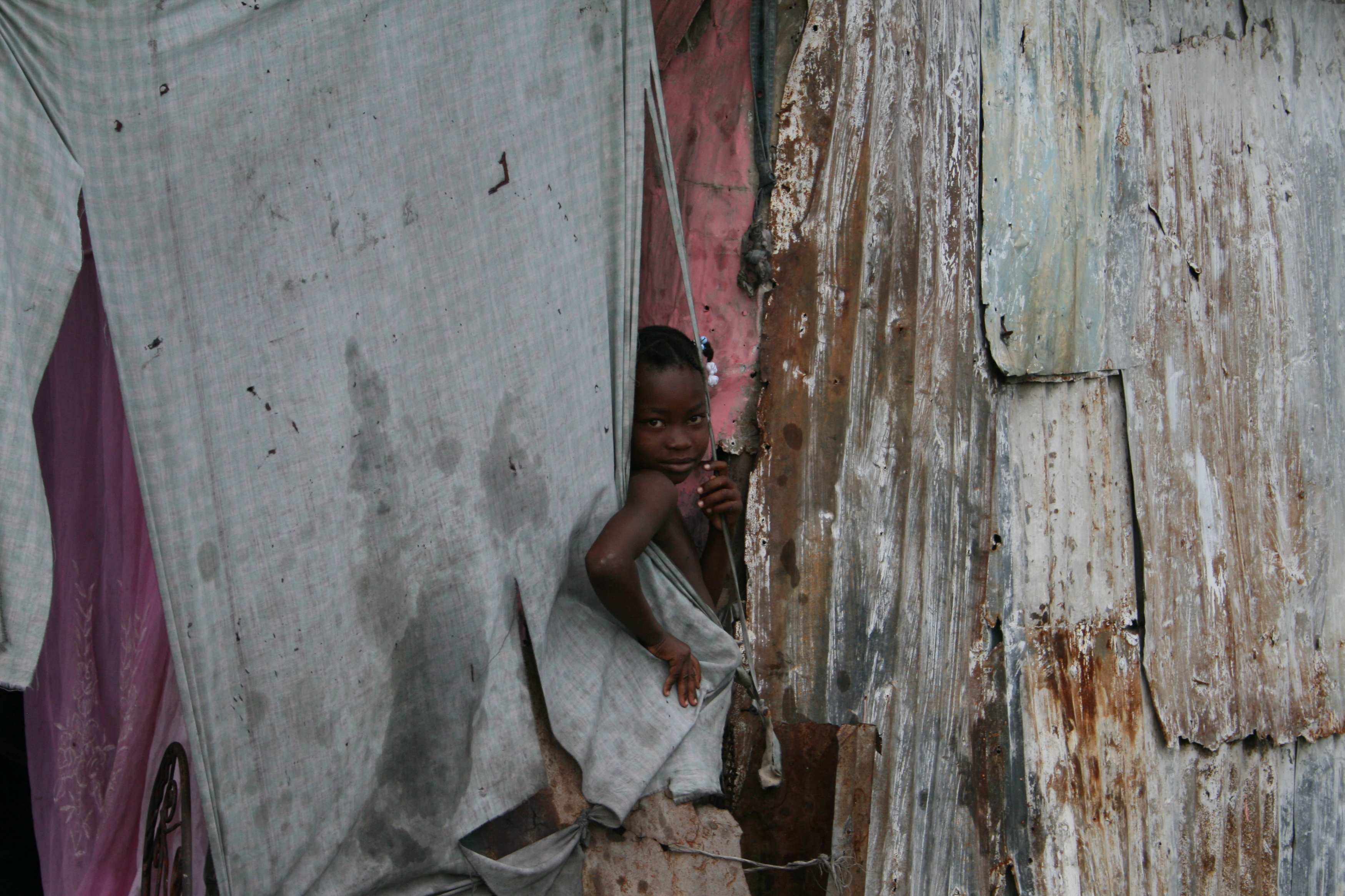 Kind nach dem Erdbeben 2010 in Haiti (Quelle: Jürgen Schübelin)