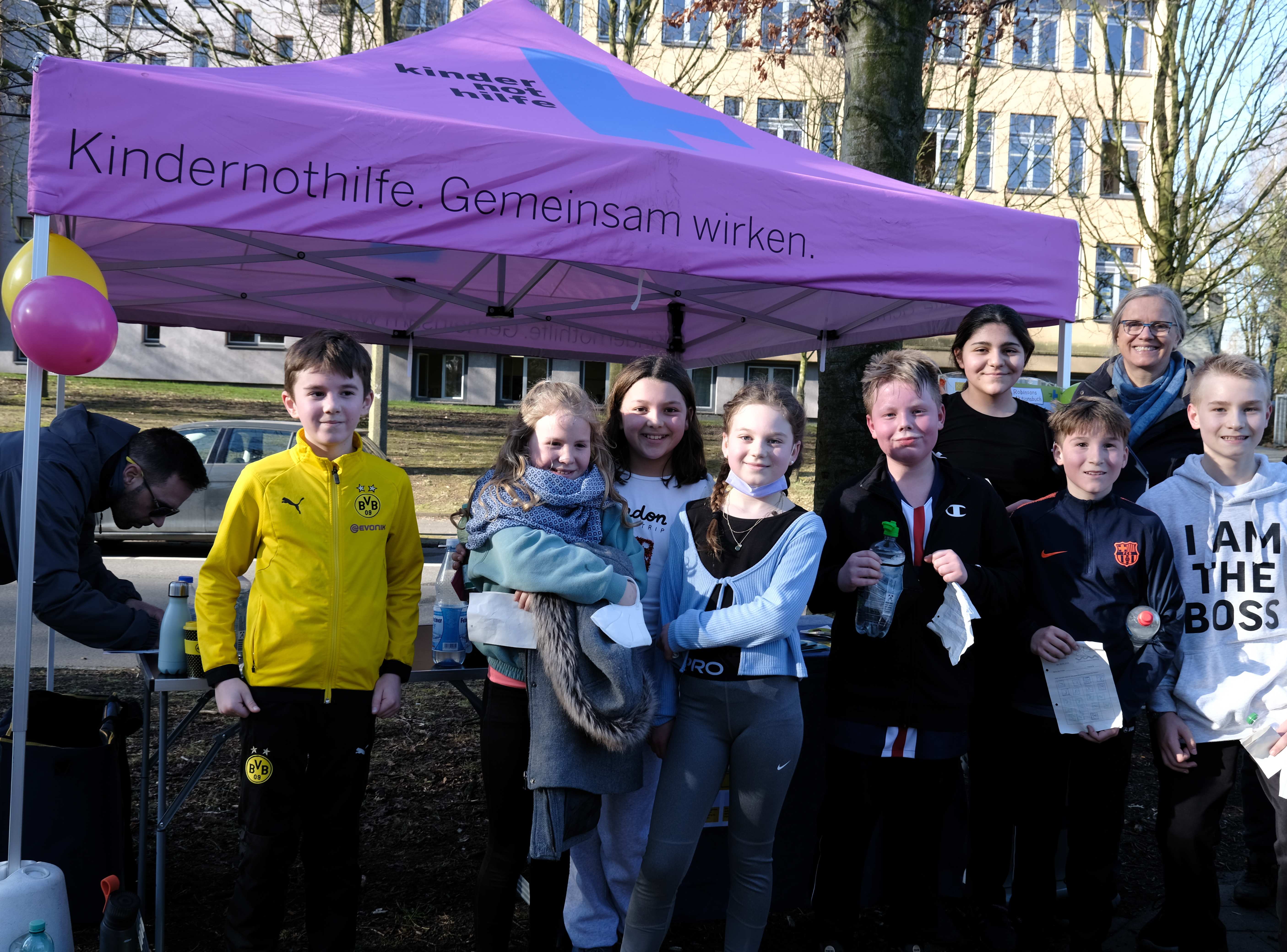 Kinder des Krupp-Gymnasiums mit Lehrerin Heike Kirstein (Quelle: Lennart Wallrich)