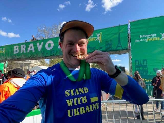 Daniel Knott: lief den Paris-Marathon 2022 zugunsten ukrainischer Geflüchtete (Quelle: privat)