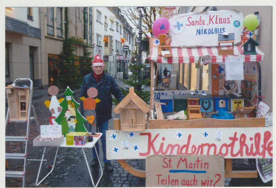 Mayen/Rheinland-Pfalz: Verkaufs- und Infostand von Ehepaar Klaus (Quelle: privat) Mayen/Rheinland-Pfalz: Verkaufs- und Infostand von Ehepaar Klaus (Quelle: privat)