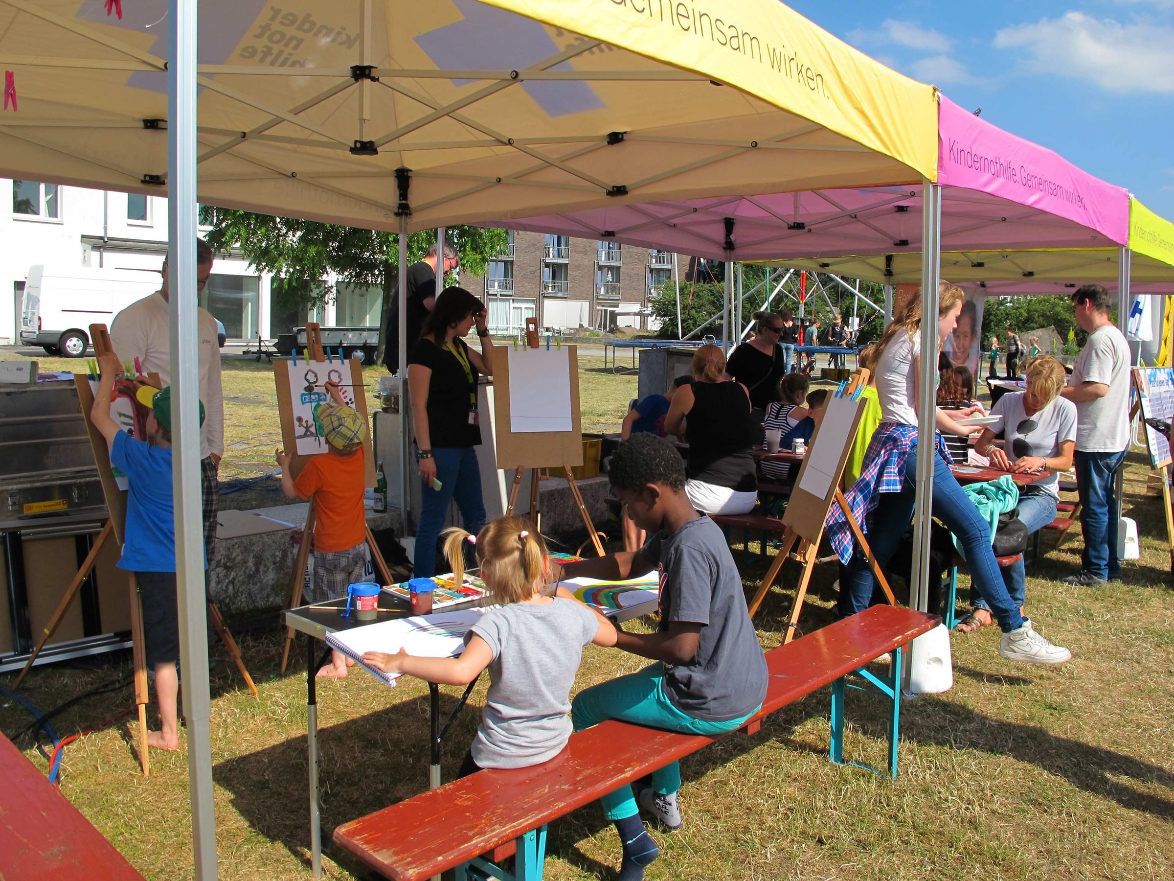 Kinderfest im Garten der Erinnerung im Innenhafen - Auch in diesem Jahr richtete die Kindernothilfe wieder das große Kinderfest im Garten der Erinnerungen aus. Kinderfest im Garten der Erinnerung im Innenhafen - Auch in diesem Jahr richtete die Kindernothilfe wieder das große Kinderfest im Garten der Erinnerungen aus.