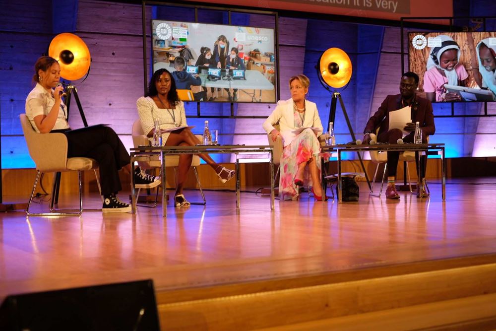 Transforming Education Summit 2022 in Paris: Unsere GBK-Jugendbotschafterin Tanya Brückner sprach auf der Veranstaltung "Transforming Education in Crisis Contexts" mit Yasmine Sherif von ECW, Vicky Mogeni von Coal Education und Nhial Denk über Jugendpartizipation. Transforming Education Summit 2022 in Paris: Unsere GBK-Jugendbotschafterin Tanya Brückner sprach auf der Veranstaltung "Transforming Education in Crisis Contexts" mit Yasmine Sherif von ECW, Vicky Mogeni von Coal Education und Nhial Denk über Jugendpartizipation.