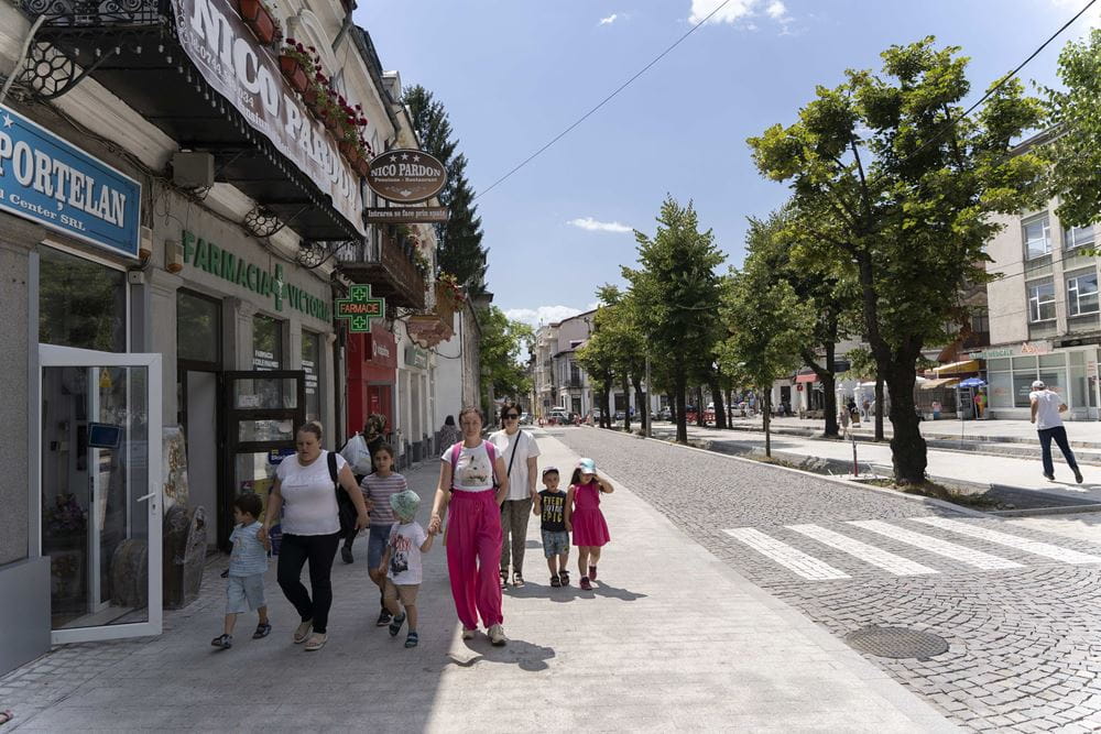 Die Geflüchteten aus der Ukraine lernen die Stadt Campulung kennen (Quelle: Christian Nusch) Die Geflüchteten aus der Ukraine lernen die Stadt Campulung kennen (Quelle: Christian Nusch)
