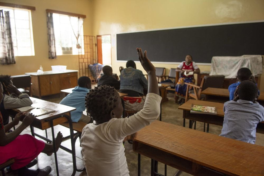 Lesestunde im Projekt Tikondane (Quelle: Christian Nusch) Platzhalterbild