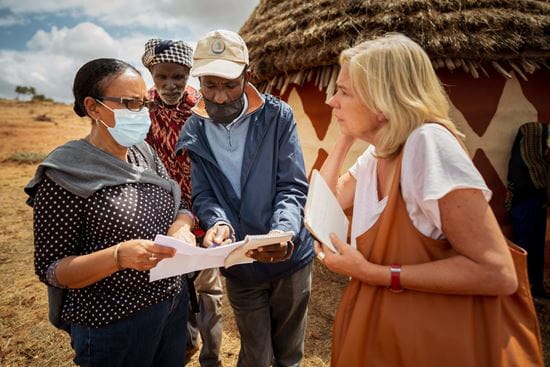 Redakteurin Hayke Lanwert (re.) im Rahmen ihrer Projektreise (Quelle: Jakob Studnar) Redakteurin Hayke Lanwert (re.) im Rahmen ihrer Projektreise (Quelle: Jakob Studnar)