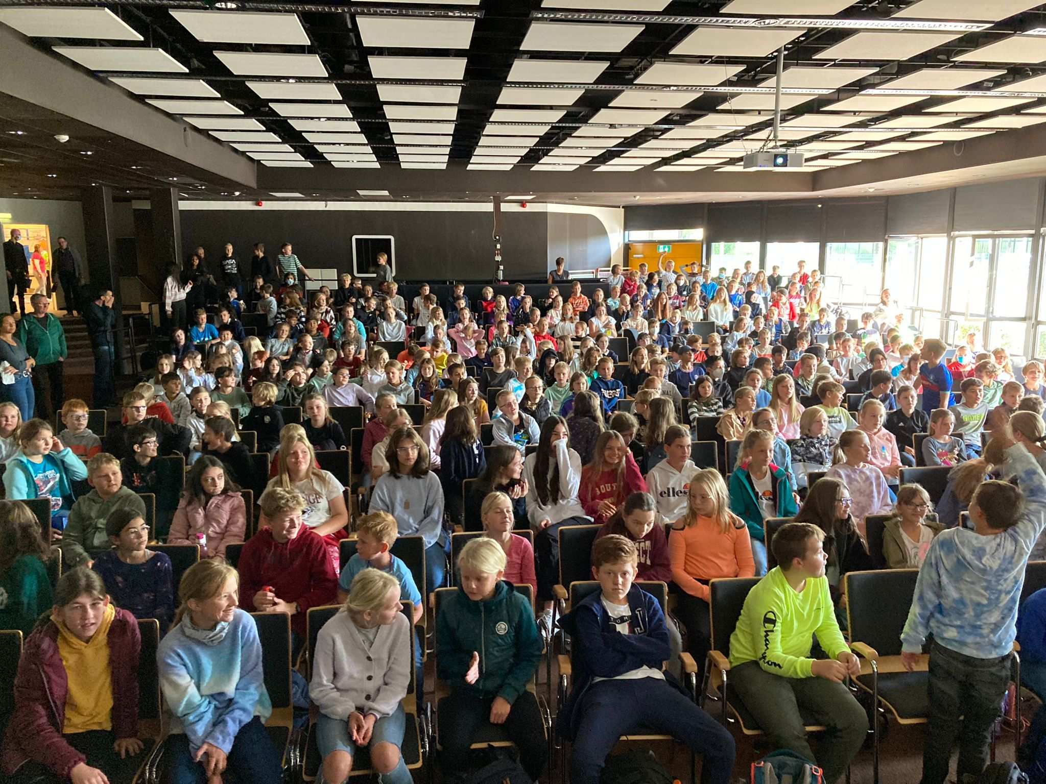 Schultour der Jugendliche aus Pakistan und Südafrika: Besuch im Alstergymnasium Henstedt-Ulzburg