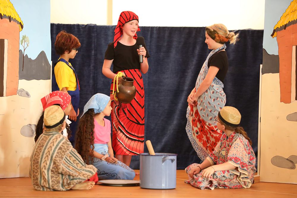 Robinson-Musical: Äthiopienszene (Quelle: Ralf KRämer) Robinson-Musical: Äthiopienszene (Quelle: Ralf KRämer)