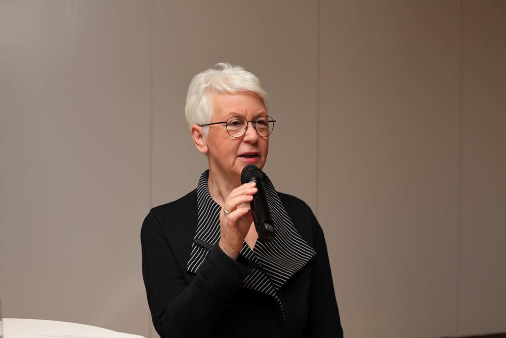 Christel Riemann-Hanewinckel beim Kindernothilfe-Medienpreis (Quelle: Kindernothilfe) Christel Riemann-Hanewinckel beim Kindernothilfe-Medienpreis (Quelle: Kindernothilfe)