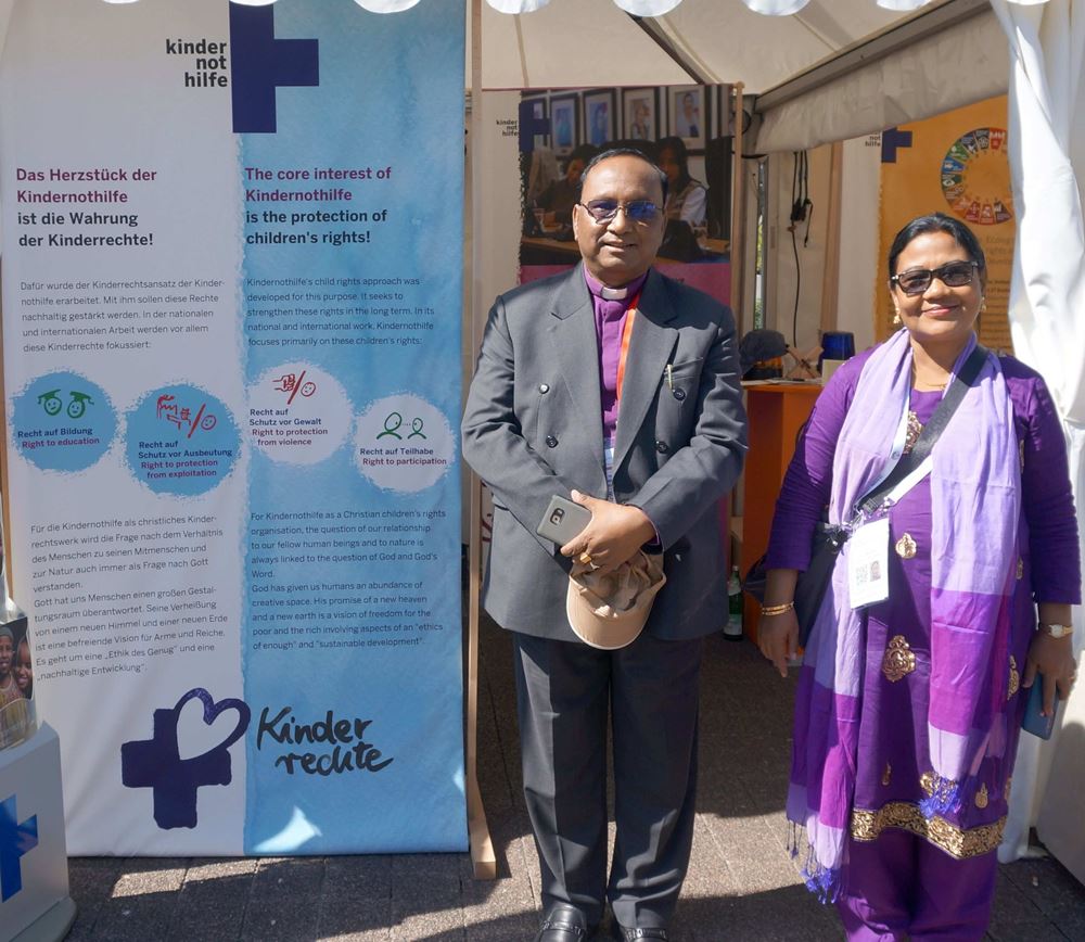 Bischof aus Bangladesch, ehemaliges Patenkind der Kindernothilfe bei der 11. Vollversammlung des Ökumenischen Rates der Kirchen (ÖRK) 2022 in Karlsruhe Quelle: Dietmar Boos Bischof aus Bangladesch, ehemaliges Patenkind der Kindernothilfe bei der 11. Vollversammlung des Ökumenischen Rates der Kirchen (ÖRK) 2022 in Karlsruhe Quelle: Dietmar Boos