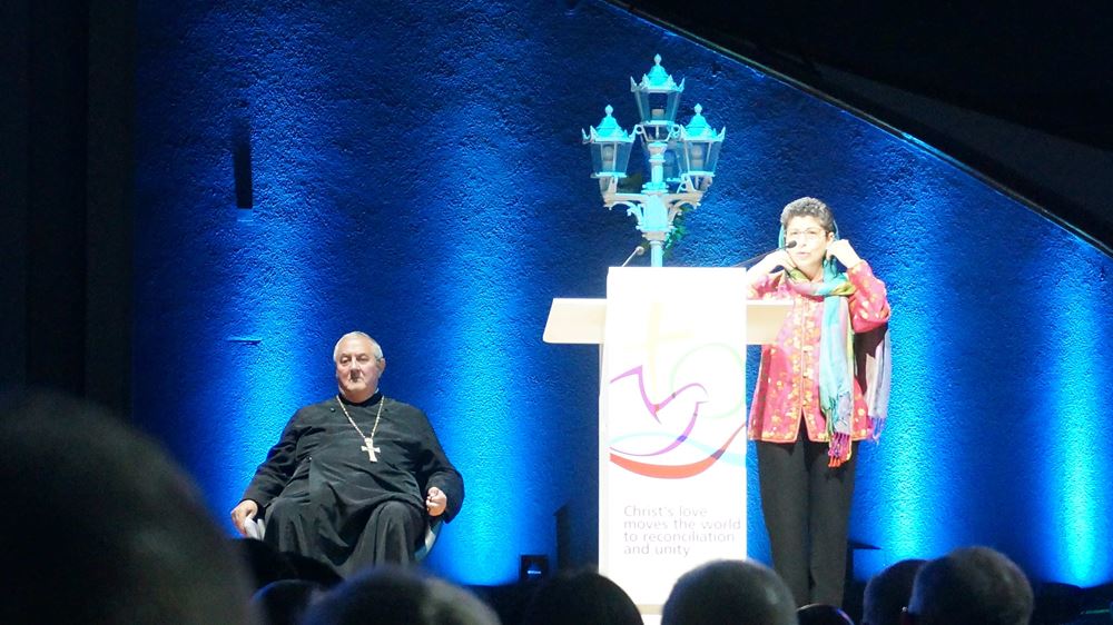 Muslimische Generalsekretärin Prof. Azza Karam bei der 11. Vollversammlung des Ökumenischen Rates der Kirchen (ÖRK) 2022 in Karlsruhe (Quelle: Dietmar Boos) Muslimische Generalsekretärin Prof. Azza Karam bei der 11. Vollversammlung des Ökumenischen Rates der Kirchen (ÖRK) 2022 in Karlsruhe (Quelle: Dietmar Boos)