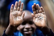 Corona-Schutz-Paket zur Bekämpfung der Pandemie Abbildung Gesundheits- und Hygieneschulung