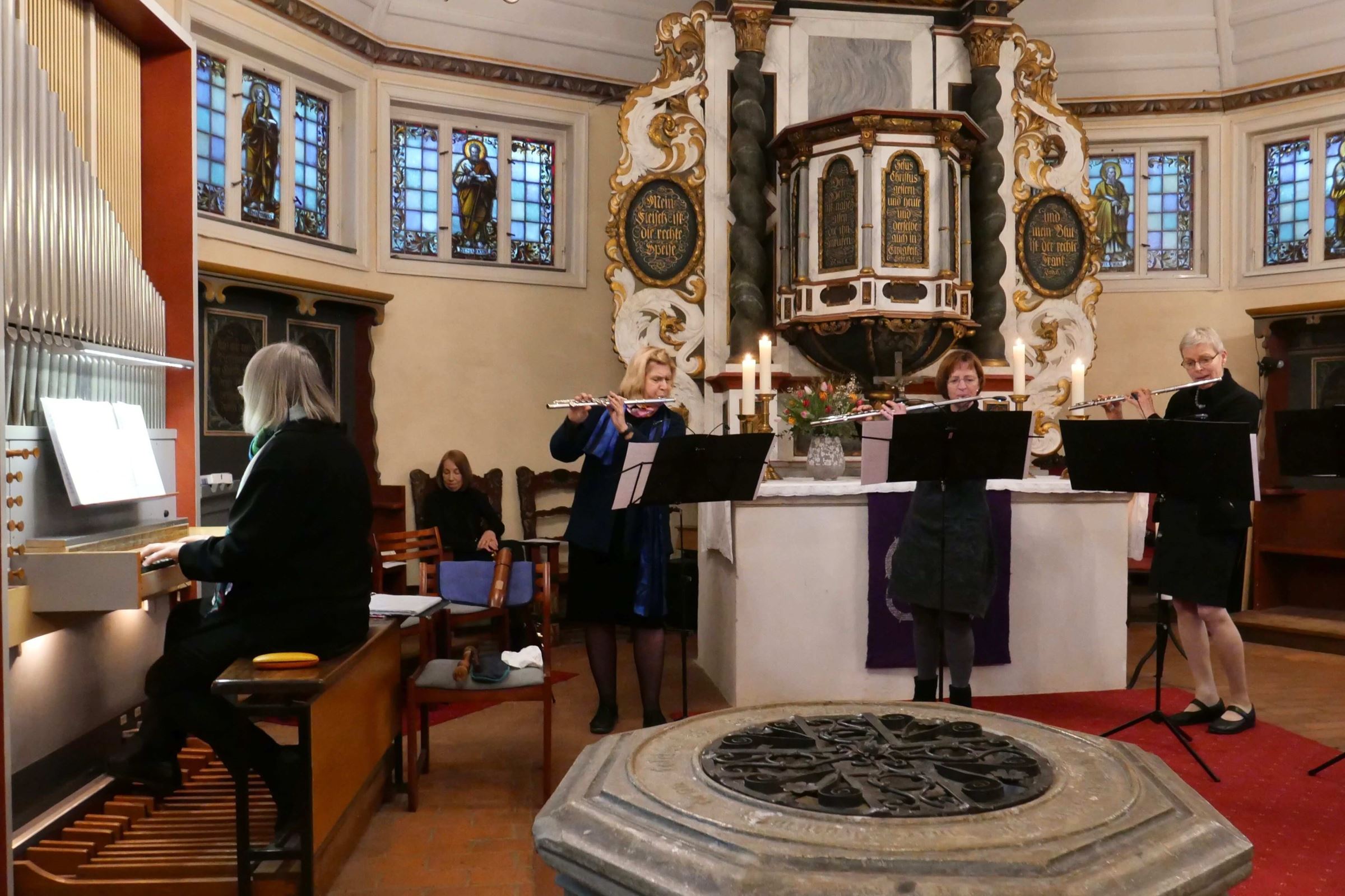 Der FK Potsdam-Falkensee organisierte ein Benefiz-Flötenkonzert in der Kirche in Bergholz und bat um Spenden 2021 Der FK Potsdam-Falkensee organisierte ein Benefiz-Flötenkonzert in der Kirche in Bergholz und bat um Spenden 2021