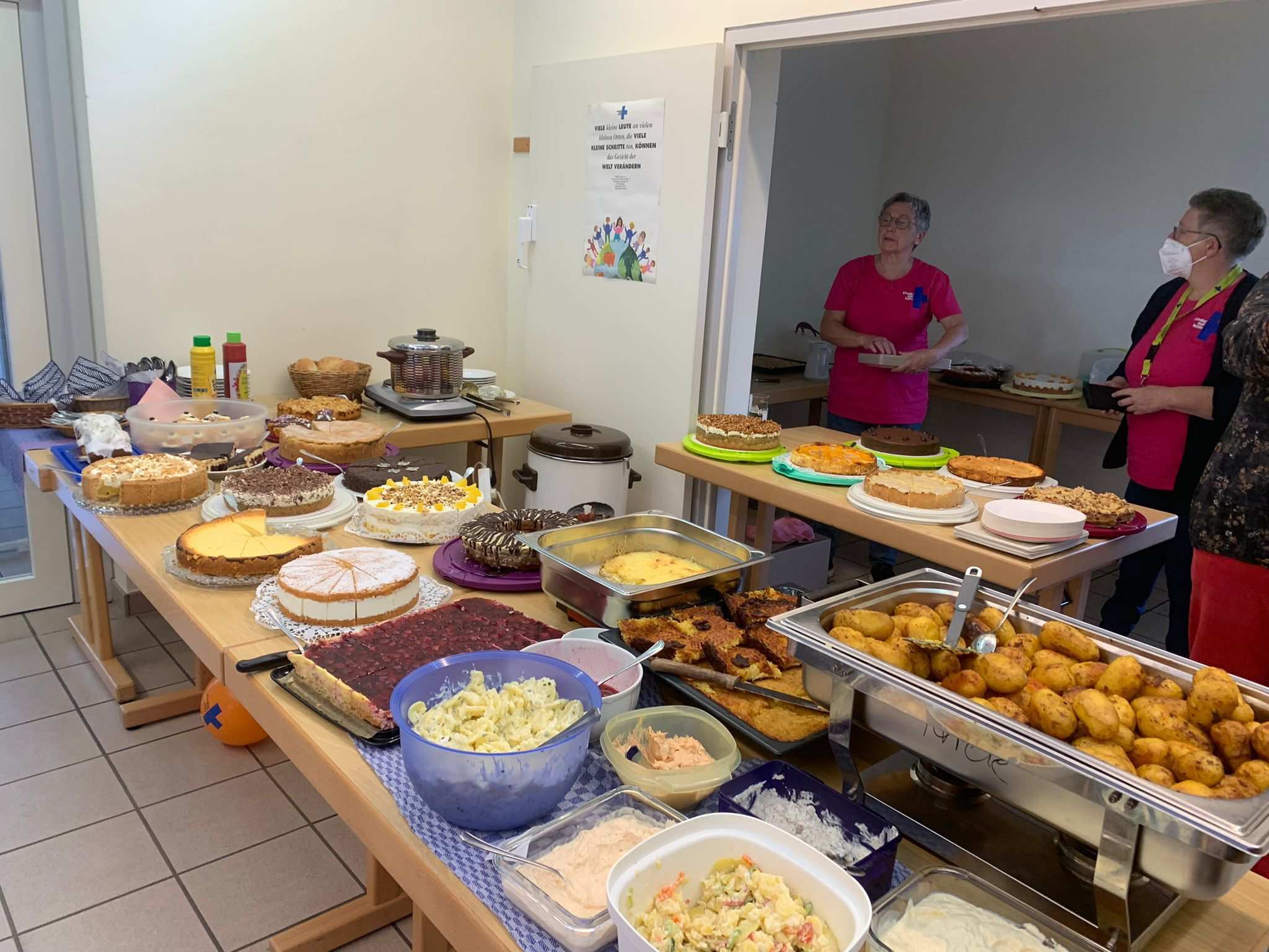 Koblenz: Das Büfett beim Kartoffelfest des Kindernothilfe-Arbeitskreises Koblenz  (Quelle: privat) Koblenz: Das Buffet beim Kartoffelfest des Kindernothilfe-Arbeitskreises Koblenz  (Quelle: privat)