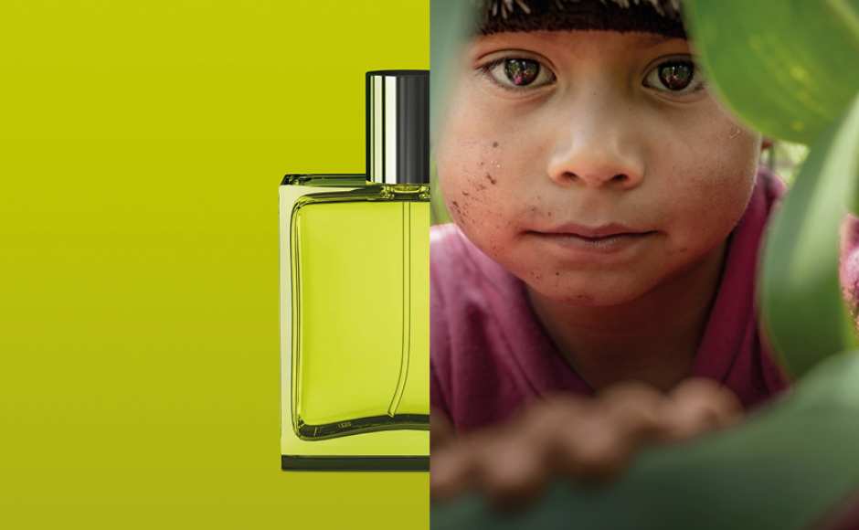 Assets zur Landing Page 'Kleine Spende große Wirkung'
Campaign,  KNH,  Kampagne,  Bottle,  Cosmetics,  Face,  Human,  Person
Motiv Duft "Kleine Spende, große Wirkung"