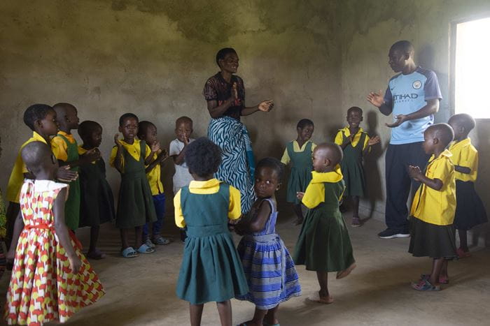 Kinder in Malawi in der Vorschule beim Spielen (Quelle: Christian Nusch)