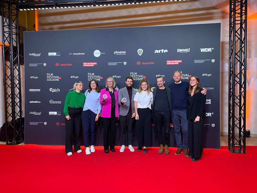 NRW-Medienpreis in Köln, Gamechanger Week 2021 gewinnt 2. Platz, mit Katrin Weidemann, GCW-Team, Sabine Heinrich, Locked Escapes und House of Yas (Quelle: Kindernothilfe) NRW-Medienpreis in Köln, Gamechanger Week 2021 gewinnt 2. Platz, mit Katrin Weidemann, GCW-Team, Sabine Heinrich, Locked Escapes und House of Yas (Quelle: Kindernothilfe)